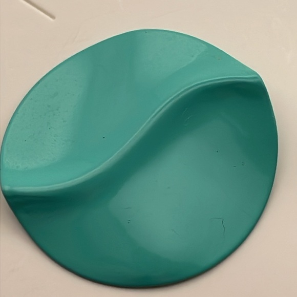 1980โs Circular Seafoam Blue Painted Metal Earrings (F120) - Picture 6 of 9